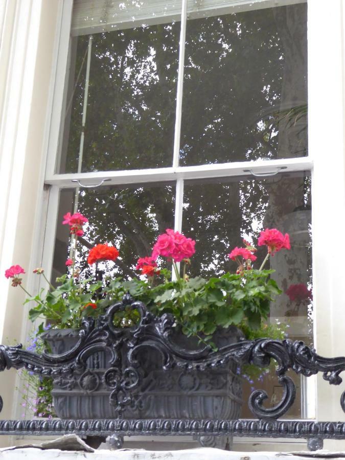 13 Wilton Square * Londra